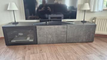 TV Meubel - 180 cm breed 38 hoog 40 diep zeer nette staat. beschikbaar voor biedingen