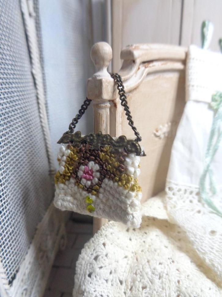 Luxe tasje.......Poppenhuis 1:12... (Fotonr E29)*, Verzamelen, Poppenhuizen en Toebehoren, Nieuw, Poppenhuis, Ophalen of Verzenden