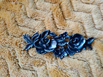 Tinnen Broche met Rozen Design beschikbaar voor biedingen