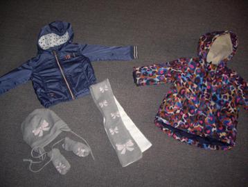 2 kinderjasjes +3 delig wintersetje voor €7,50 beschikbaar voor biedingen