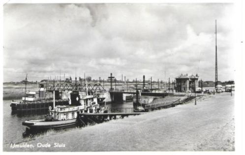 IJMUIDEN Oude Sluis - scheepvaart sleepboot sleepboten haven, Verzamelen, Ansichtkaarten | Nederland, Gelopen, Noord-Holland, 1940 tot 1960