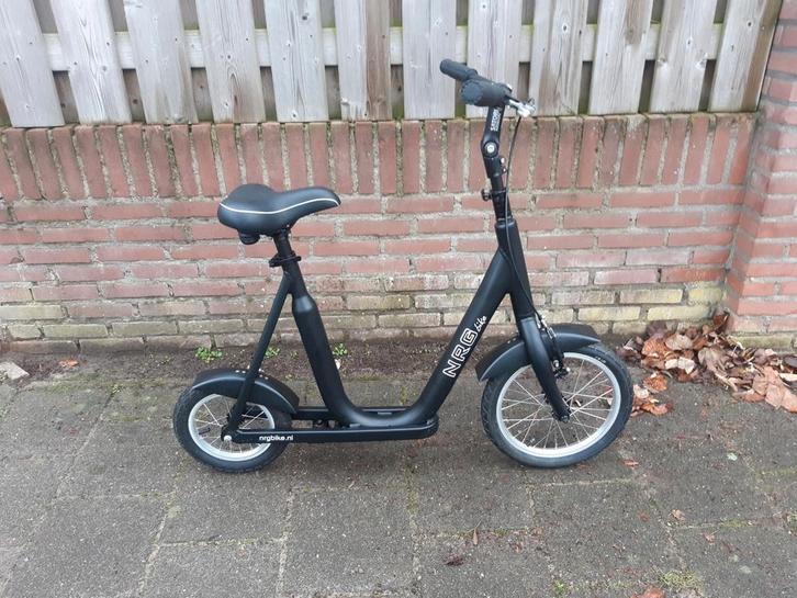 Nrg loopfiets voor volwassenen z.g.a.n lichtgewicht, Diversen, Verpleegmiddelen, Zo goed als nieuw, Ophalen