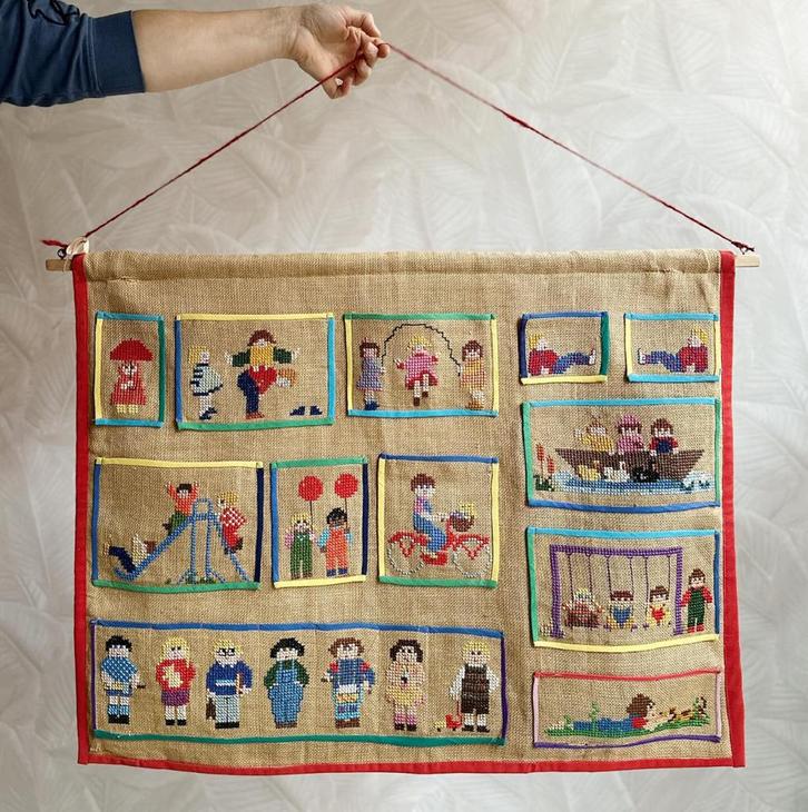 Vintage wandkleed met allemaal opbergvakjes /zakjes kinderen, Kinderen en Baby's, Kinderkamer | Inrichting en Decoratie, Zo goed als nieuw