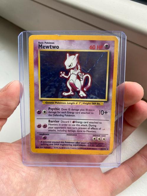 Mewtwo 10/102 base set holo pokemon kaart, Hobby en Vrije tijd, Verzamelkaartspellen | Pokémon, Zo goed als nieuw, Losse kaart