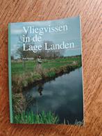 Vliegvissen in de Lage Landen van Paul Blokdijk, Watersport en Boten, Hengelsport | Vliegvissen, Ophalen of Verzenden, Zo goed als nieuw