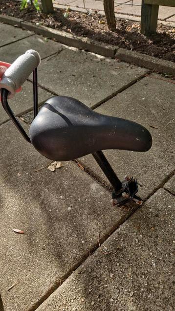 Zadel op stang beschikbaar voor biedingen