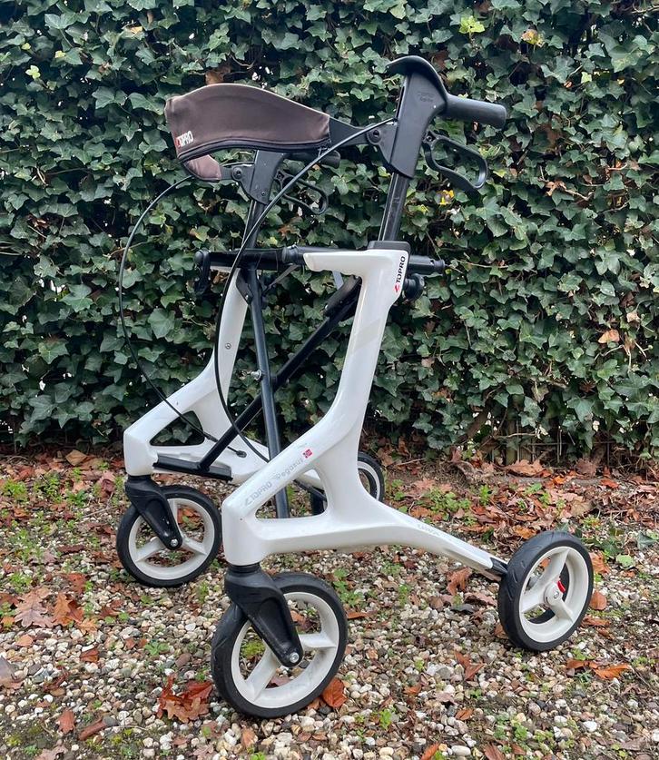 Rollator Topro Pegasus carbon white, Diversen, Rollators, Gebruikt, Lichtgewicht, Opvouwbaar, Ophalen