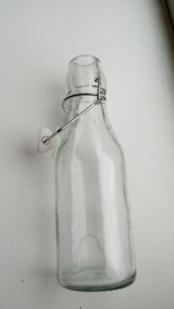 klein flesje om plantjes te stekken of als vaasje