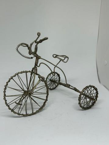 Miniatuur driewieler fiets van draad beschikbaar voor biedingen