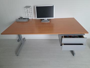 IKEA BUREAU  beschikbaar voor biedingen
