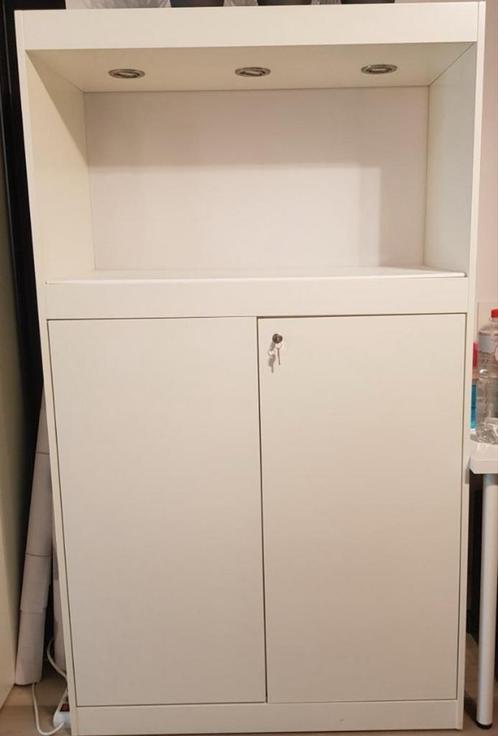 2 mooie zware vitrine kasten om te etaleren met verlichting, Huis en Inrichting, Kasten | Vitrinekasten, Zo goed als nieuw, 25 tot 50 cm