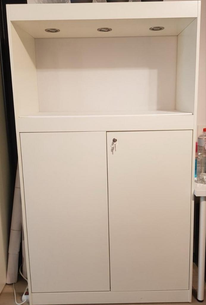 2 mooie zware vitrine kasten om te etaleren met verlichting, Huis en Inrichting, Kasten | Vitrinekasten, Zo goed als nieuw, 25 tot 50 cm