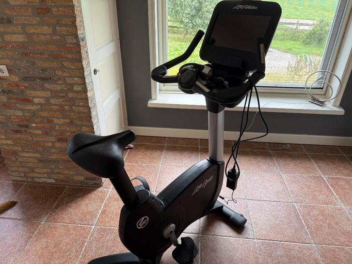 Life Fitness hometrainer 95C Discover SE, Sport en Fitness, Fitnessmaterialen, Gebruikt, Overige typen, Ophalen