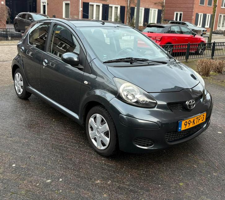 Toyota Aygo 2010 – 137k km - lange APK, Auto's, Toyota, Particulier, Aygo, Benzine, Overige kleuren, Ophalen