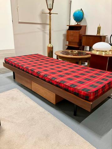 Vintage bed 190x80cm daybed jaren 70 beschikbaar voor biedingen