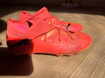 Puma voetbalschoenen maat 35 roze beschikbaar voor biedingen