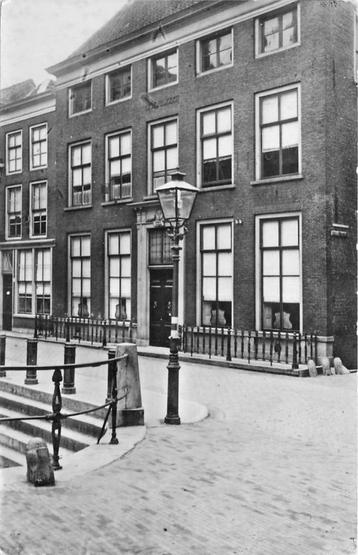 (386-253-011) Dordrecht Voorstraat beschikbaar voor biedingen