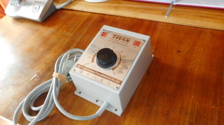 TITAN TRAFO typ 806 33 VA rijstroom/licht ,Fleischmann,Roco, Hobby en Vrije tijd, Modeltreinen | H0, Zo goed als nieuw, Transformator of Voeding