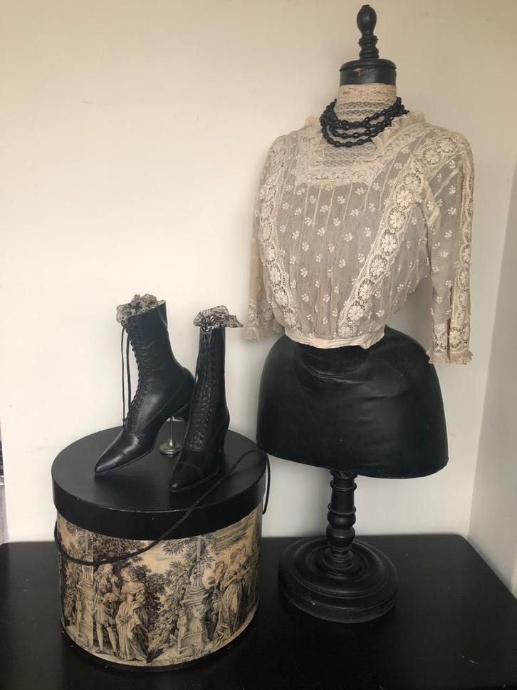 Stockman wespentaille duivenborst Tafelbuste paspop, Antiek en Kunst, Antiek | Woonaccessoires, Ophalen