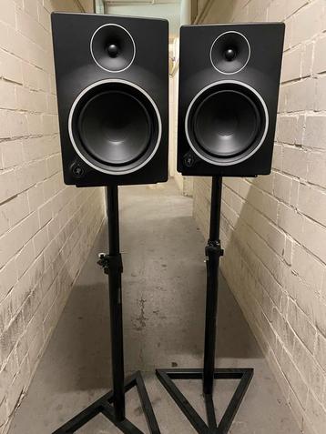 Mackie MR8 MK3 Studio speakers + stands 