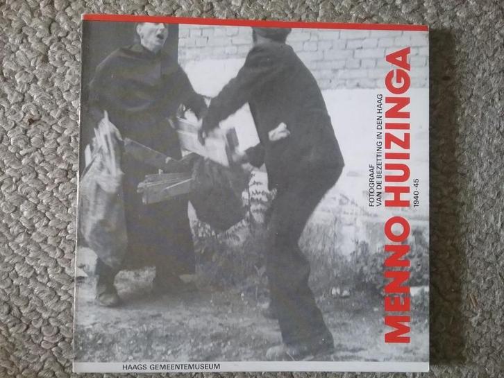 Menno Huizinga - fotograaf bezetting Den Haag 40-45 (1984), Boeken, Oorlog en Militair, Zo goed als nieuw, Overige onderwerpen