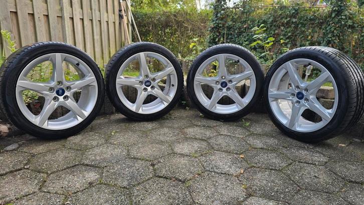Ford Focus MK3 18" Velgen met Zomerbanden, Auto-onderdelen, Banden en Velgen, Banden en Velgen, Zomerbanden, 18 inch, 235 mm, Personenwagen