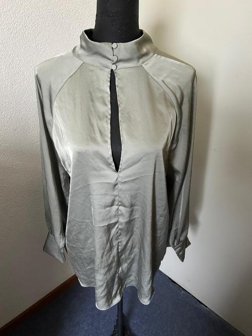 Satijn achtige groene bloese mt XL z.g.a.n., Kleding | Dames, Blouses en Tunieken, Zo goed als nieuw, Maat 46/48 (XL) of groter