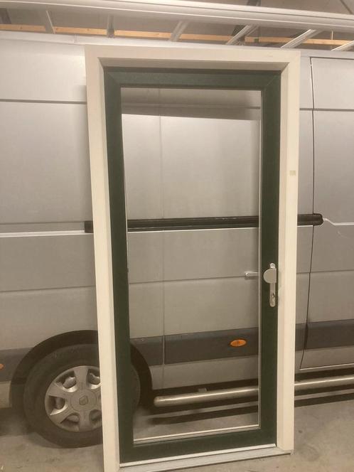 Nieuw kunststof kozijn met buitendeur 111*231, Tuin en Terras, Schuttingen, Nieuw, Kunststof, Minder dan 3 meter, Ophalen