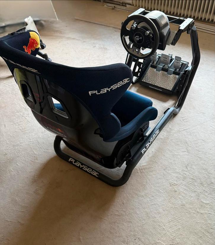 Playseat Red Bull + Thrustmaster T-GT II & Ferrari SF1000, Spelcomputers en Games, Spelcomputers | Overige, Zo goed als nieuw