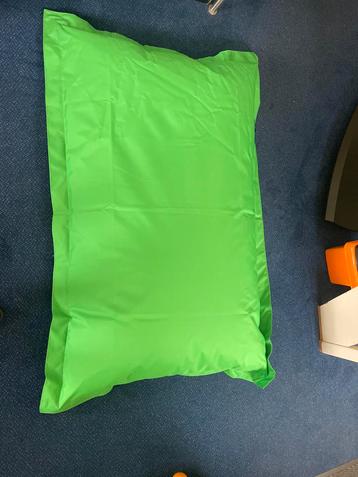 Groene Zitzak beschikbaar voor biedingen