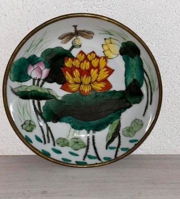 Chinees porselein handbeschilderd met messing, cloisonné beschikbaar voor biedingen