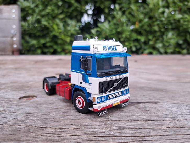 WSI Volvo F12 Globetrotter 4x2 van der Hoek, Hobby en Vrije tijd, Modelauto's | 1:50, Nieuw, Bus of Vrachtwagen, Wsi, Ophalen of Verzenden