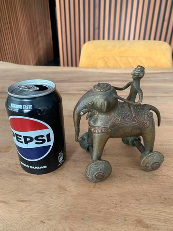 Antiek Tempel Speelgoed Olifant met Ruiter beschikbaar voor biedingen