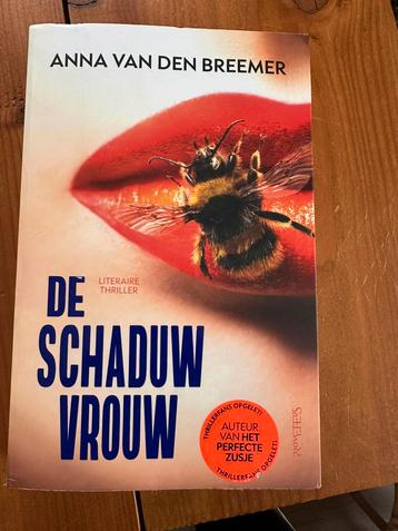 De schaduw vrouw beschikbaar voor biedingen