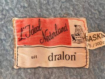 Vintage Dralon ledikantdeken beschikbaar voor biedingen