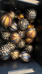 20 Kerst ballen  12 multicolour 8 denneappel, Ophalen of Verzenden