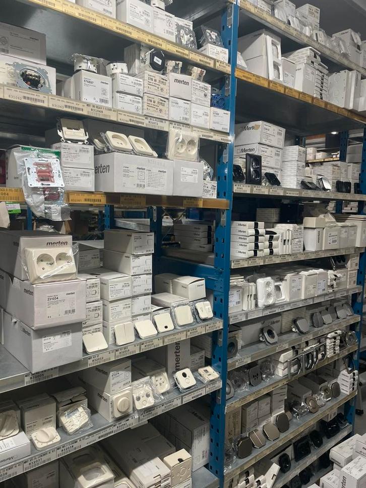 Schakelmateriaal veel keus !!, Doe-het-zelf en Verbouw, Elektra en Kabels, Kabel of Snoer, Ophalen of Verzenden