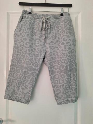 Comfy broekje Made in Italy  beschikbaar voor biedingen