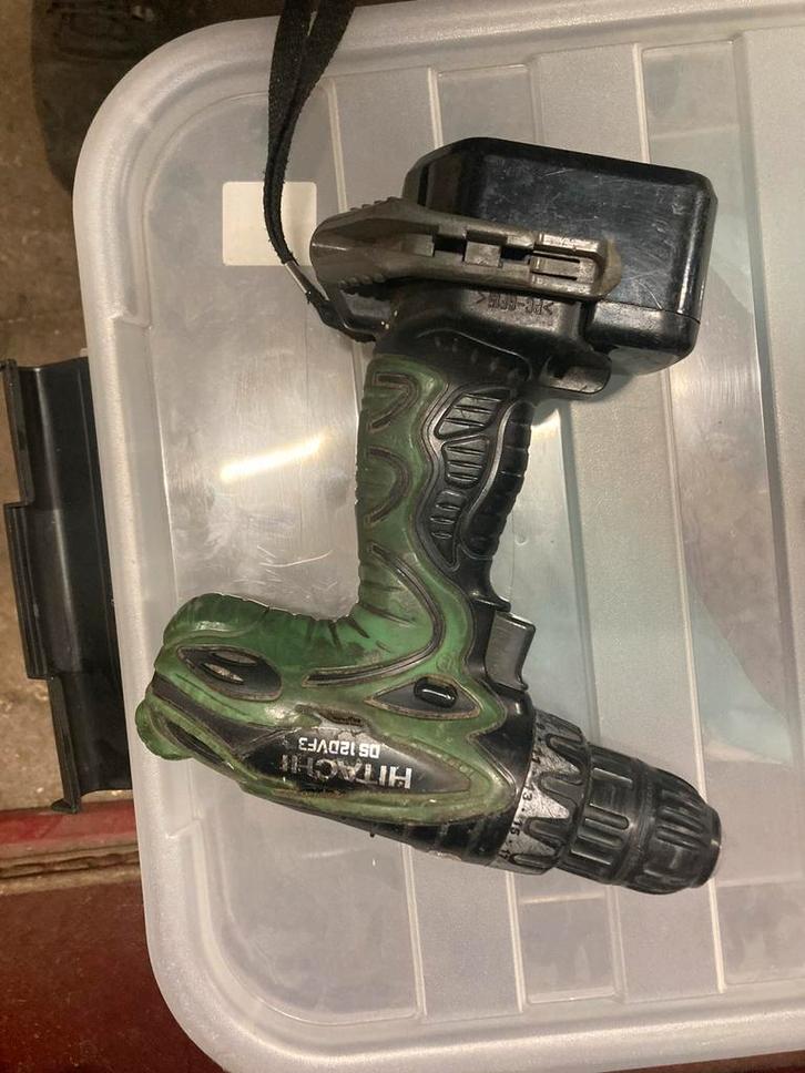 Hitachi Accuboormachine + Lader, Doe-het-zelf en Verbouw, Gereedschap | Machine-onderdelen en Toebehoren, Gebruikt, Ophalen