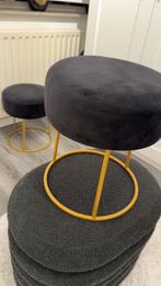 2 Velvet Poefjes Met Gouden Poten Te Koop, Huis en Inrichting, Stoelen, Ophalen, Overige materialen, Twee, Zwart