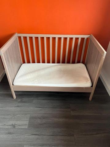 Meubels baby kamer beschikbaar voor biedingen