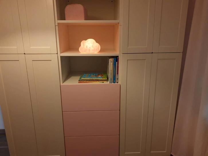 Ikea kinderkast Smastad, Huis en Inrichting, Kasten | Kledingkasten, Zo goed als nieuw, 150 tot 200 cm, 50 tot 100 cm, 25 tot 50 cm