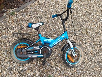 Kleine BMX kinderfiets met zijwieltjes beschikbaar voor biedingen