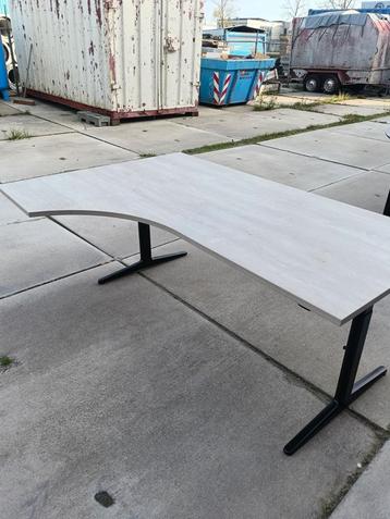 Bureau in hoogte verstelbaar 