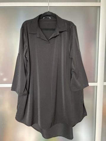 Black Midi Dress with Side Slits, Collar and 3/4 Sleeves beschikbaar voor biedingen
