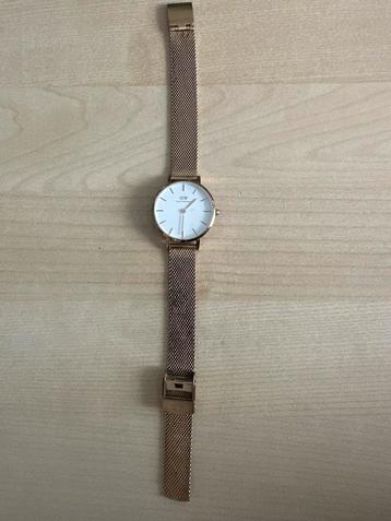 Daniel Wellington horloge B28R01 beschikbaar voor biedingen