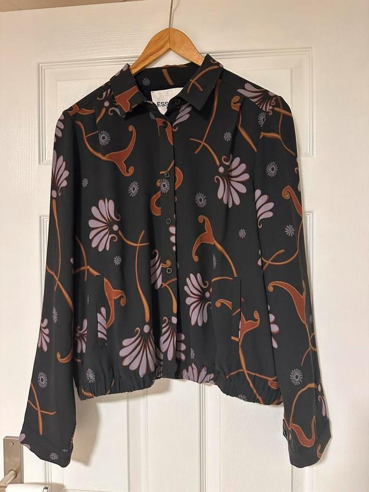 Blouse / bomberjack Essentiel, Kleding | Dames, Blouses en Tunieken, Zo goed als nieuw, Maat 38/40 (M), Zwart, Ophalen of Verzenden