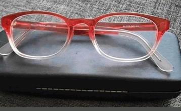 Transparant rode kunststof bril van Pearl 