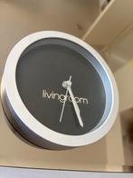 Karlsson Livingroom klok -, Huis en Inrichting, Woonaccessoires | Klokken, Ophalen of Verzenden, Zo goed als nieuw, Analoog, Wekker of Tafelklok