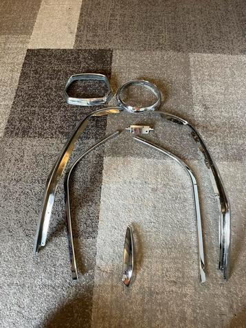 Chrome set Vespa Primavera of sprint.  beschikbaar voor biedingen